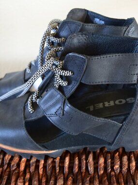 Sorel Joanie II wedge lace up sandals EUC Sz. 9